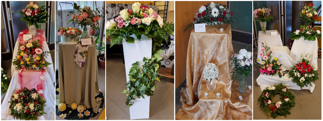 Öt dekoratív temetési virágkompozíció, mindegyik egyedi tervezésű és állványokon, jól megvilágított beltéri környezetben, különféle színű és típusú virágokkal.