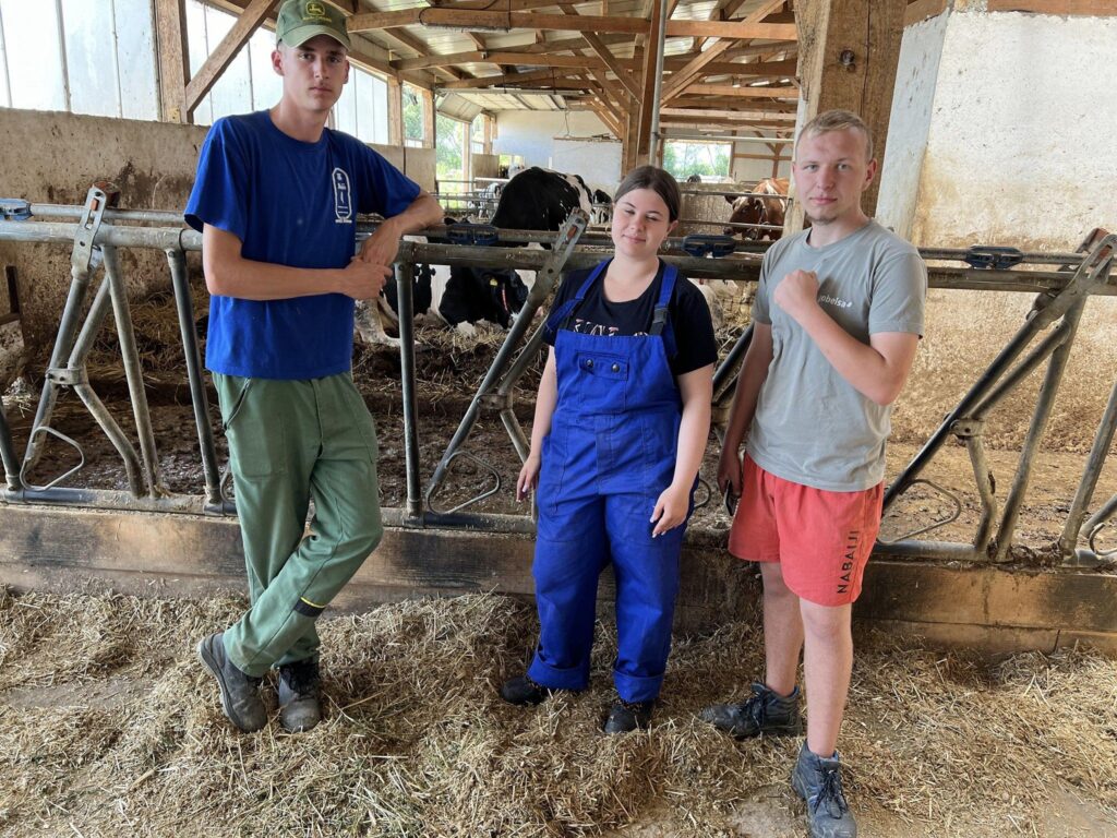 A MILK PROD cégnél gyakorlatozó tanulók beszámolója szerint nagyon kedvesek, viccesek és segítőkészek az ott dolgozó emberek.